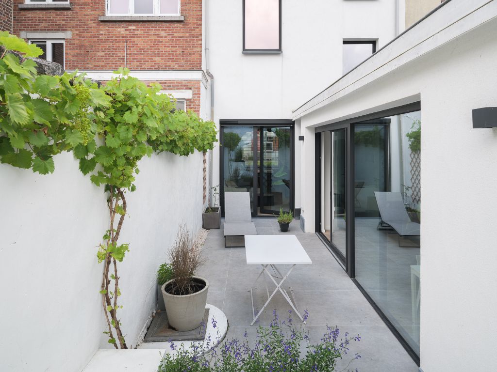 Rooigem - Recent gerenoveerde (2020-2021) en karaktervolle burgerwoning met zonnige buitenruimte en 4 volwaardige slaapkamers, op wandelafstand van het natuurreservaat de ‘Bourgoyen-Ossemeersen’. foto 10