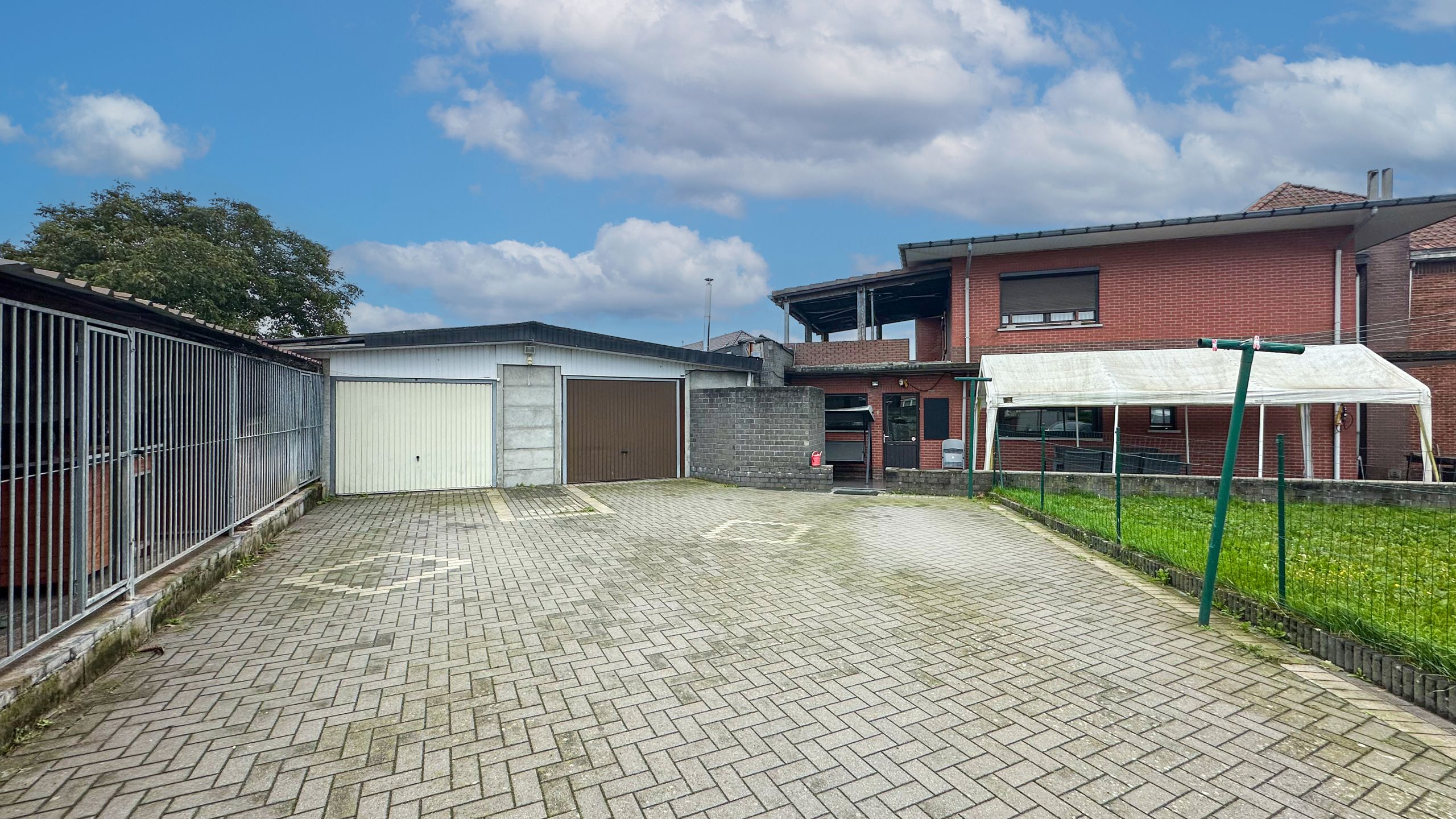 Woning met 5 slpk, 2 badk, 2 keukens te koop in Houthalen! foto 37