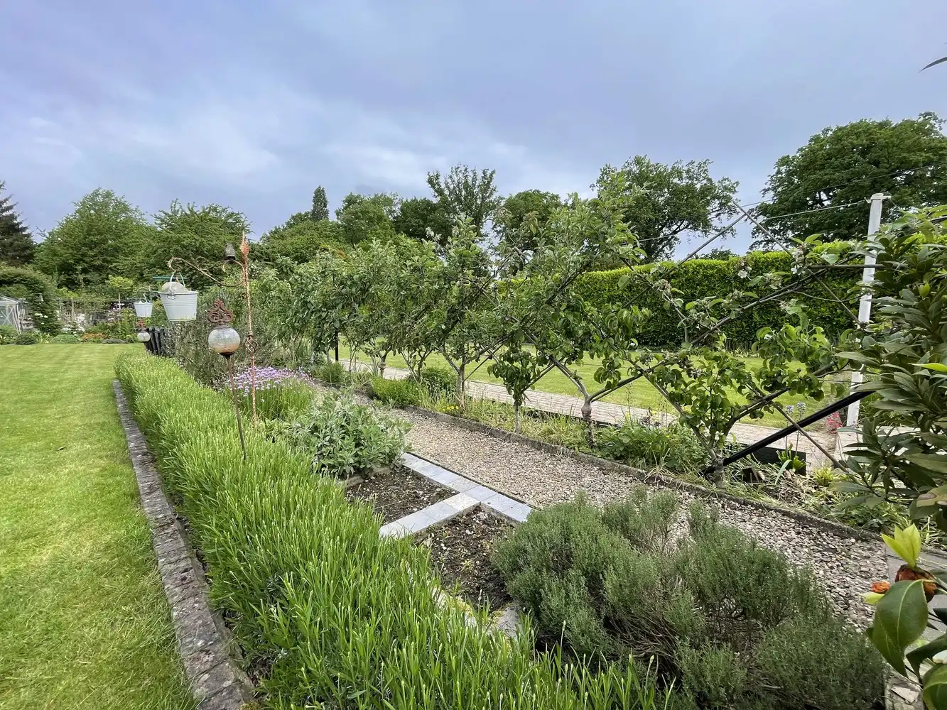 Rustig gelegen gezinswoning met prachtige tuin foto 13