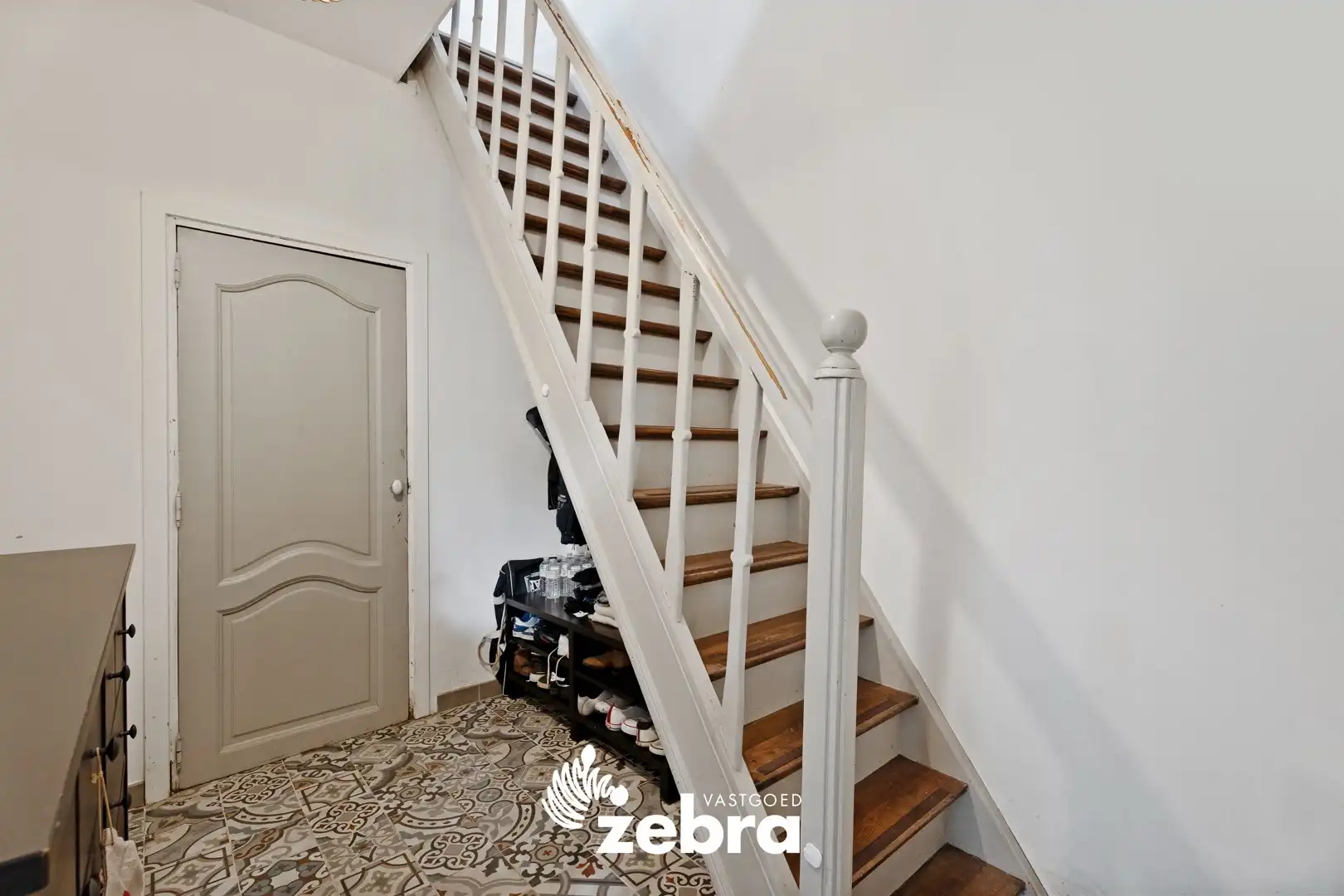 Gerenoveerde woning met 4 slaapkamers en garage te Roesbrugge! foto 4