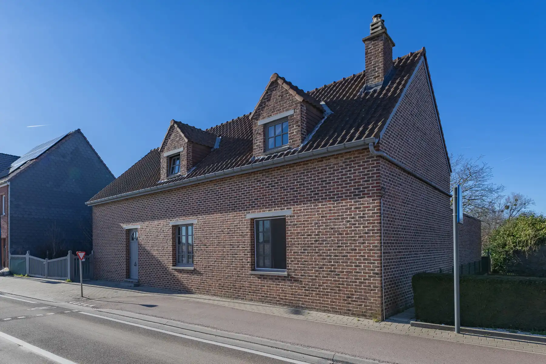 Villa met 4 slaapkamers, grote tuin en garage foto 30