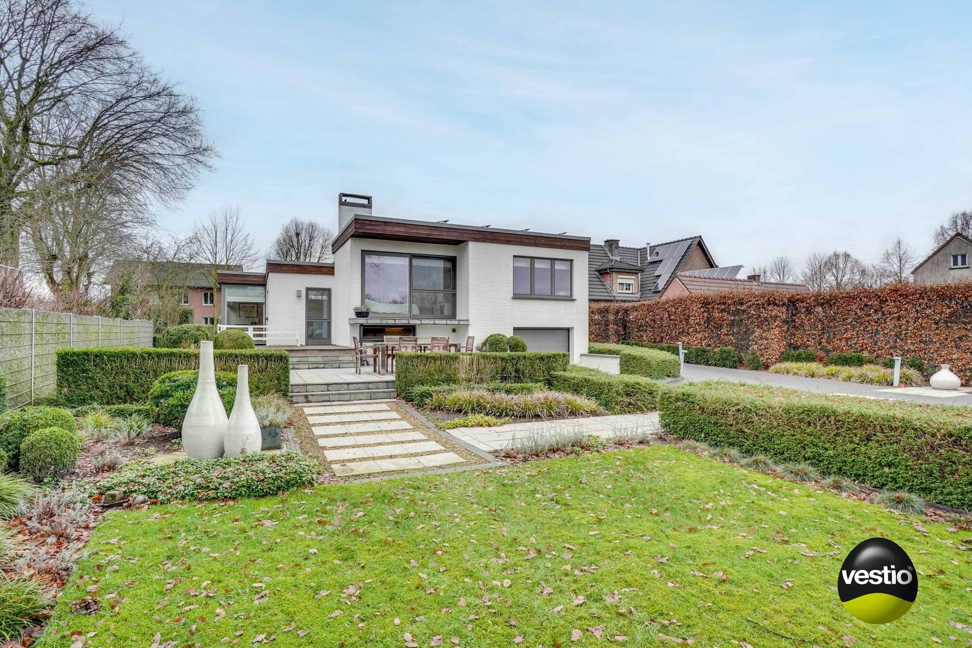 MODERNE, GERENOVEERDE BUNGALOW OP 17,34 ARE foto 3