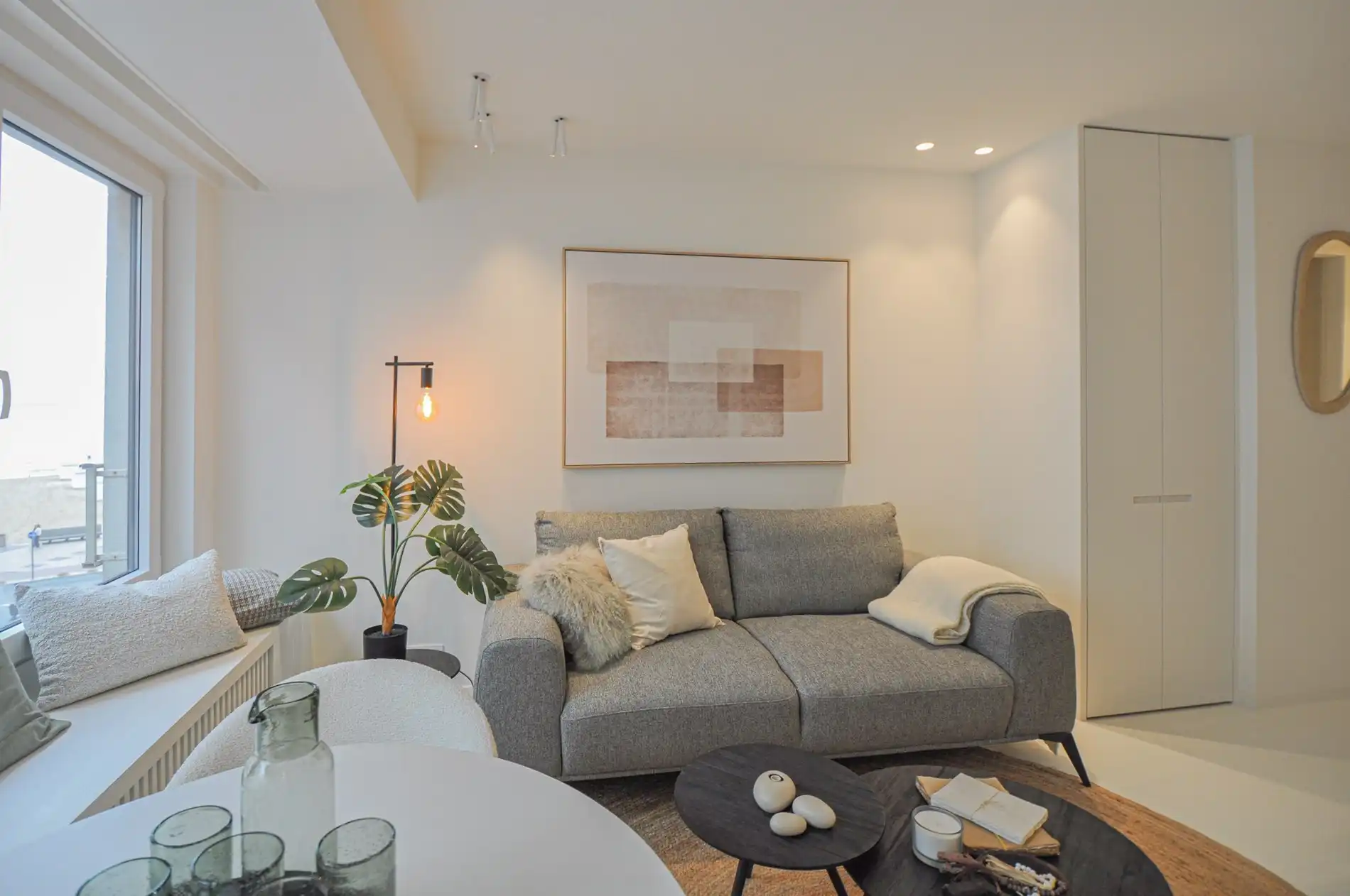 Volledig gerenoveerd appartement met een mooi zijdelings zeezicht gelegen in het Zoute. foto 3