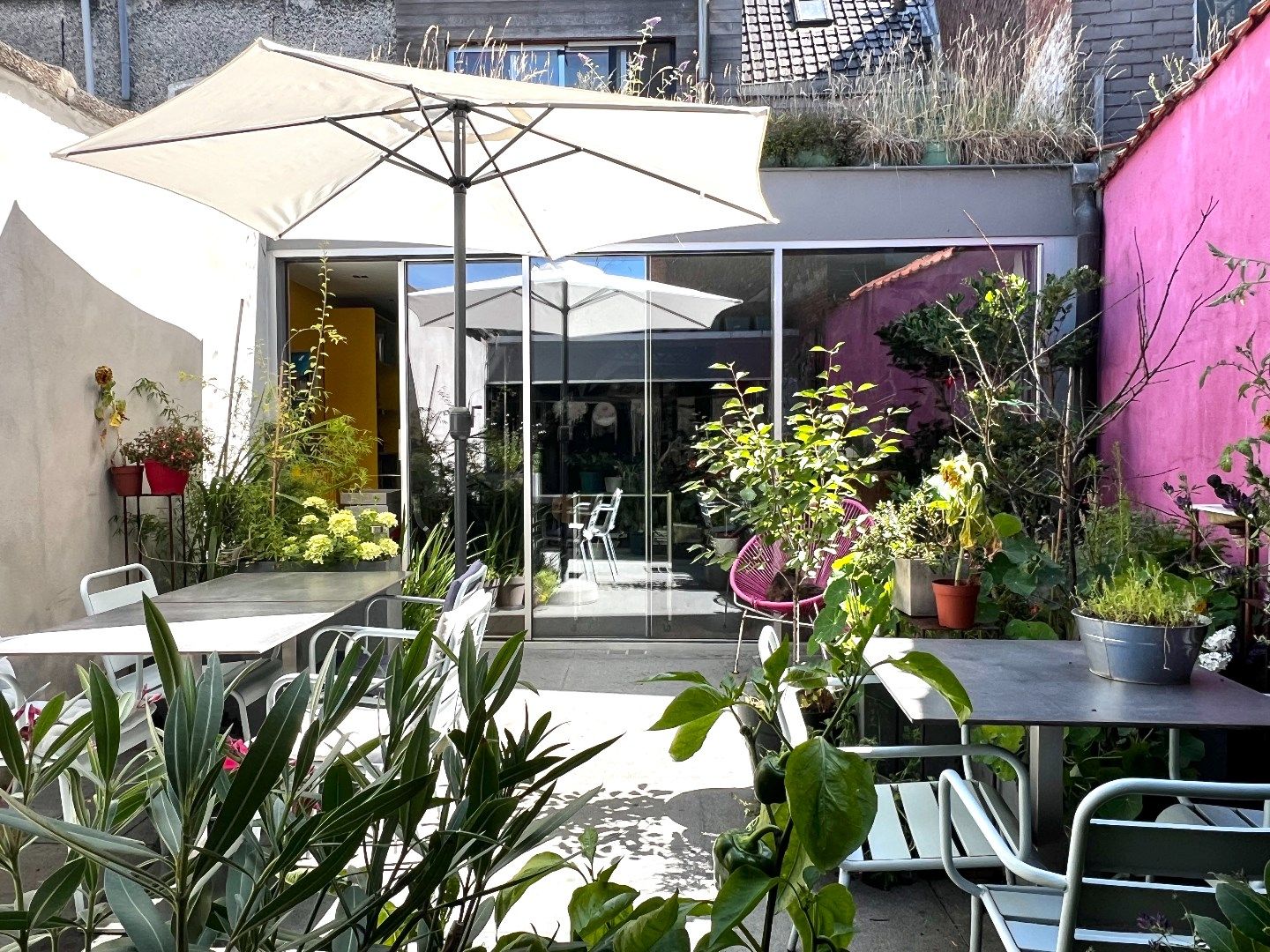 Kleurrijk, karaktervol en compleet uniek huis te koop pal in het centrum te Heule! foto 17