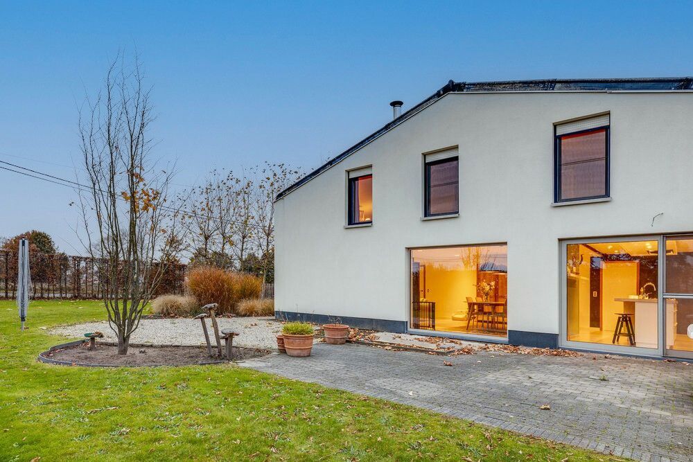 Exclusieve woning met 3 slpkrs en loods op ruim perceel (9430 m²) te Putte foto {{pictureIndex}}