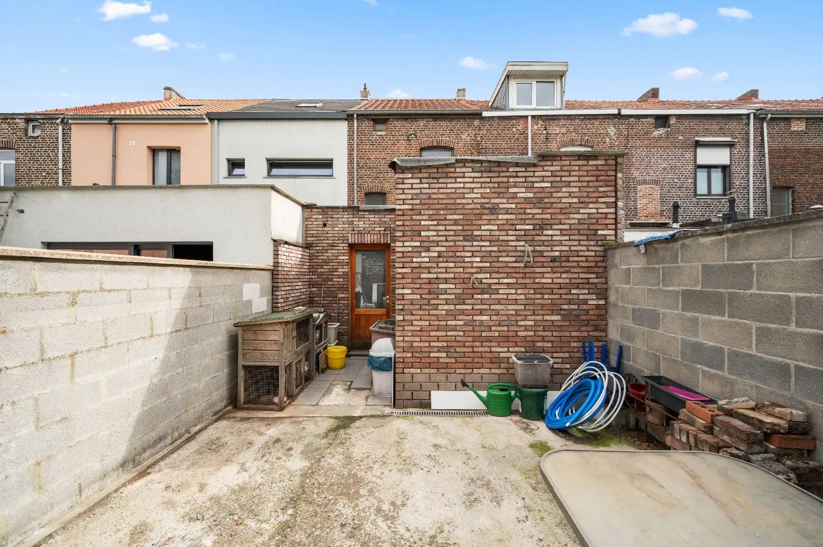 Af te werken rijwoning op de Tiense stadsrand foto 18