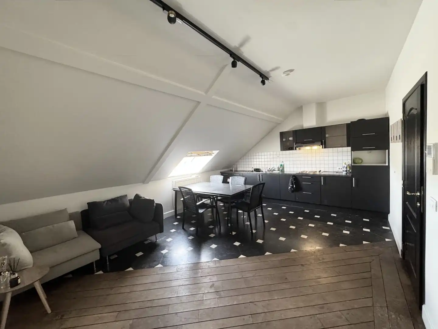 Unieke en ruime villa met 9 slaapkamers, lift, zonnepanelen en 10 parkeerplaatsen op riant perceel van 2.313 m² foto 28