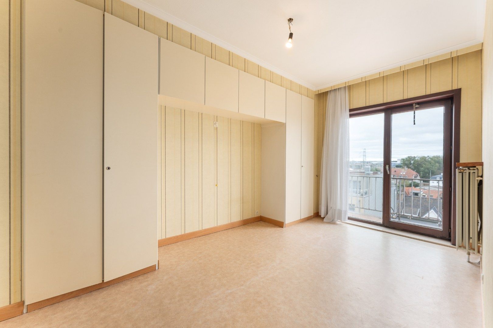 Te renoveren 2 slaapkamer appartement foto 4