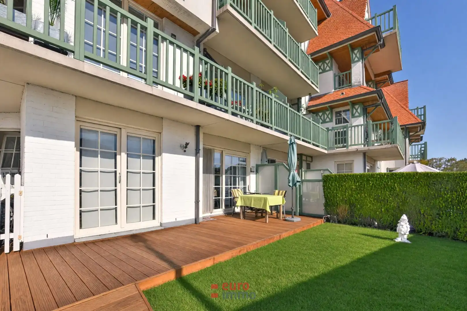Gelijkvloers appartement met een ruim, zuidgericht terras en gezellig tuintje! foto 15