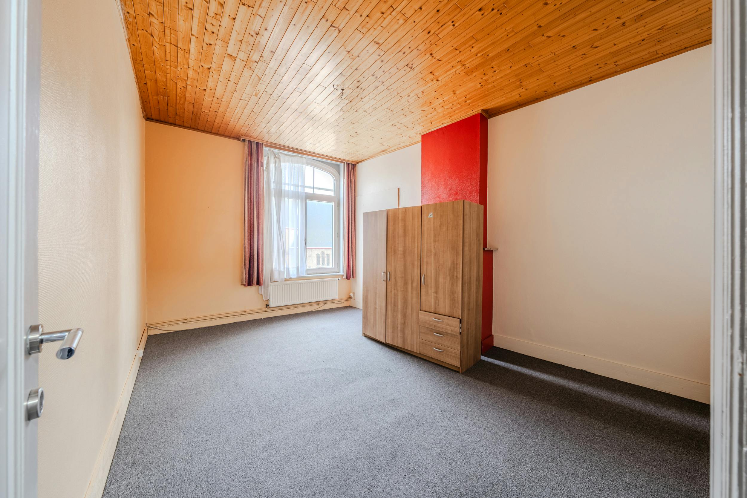 Goed gelegen handelspand met veel potentieel in Lombardsijde foto 4