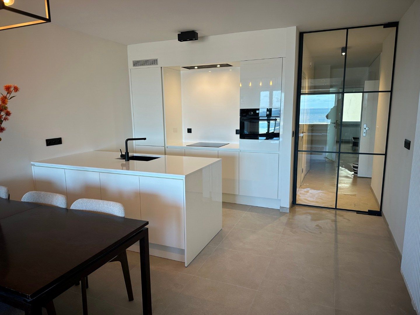 Exclusief luxe   3 slpk.  appartement met frontaal zeezicht en centraal op Zeedijk .    3  terrassen !  Direct aan het strand op topligging! foto 7