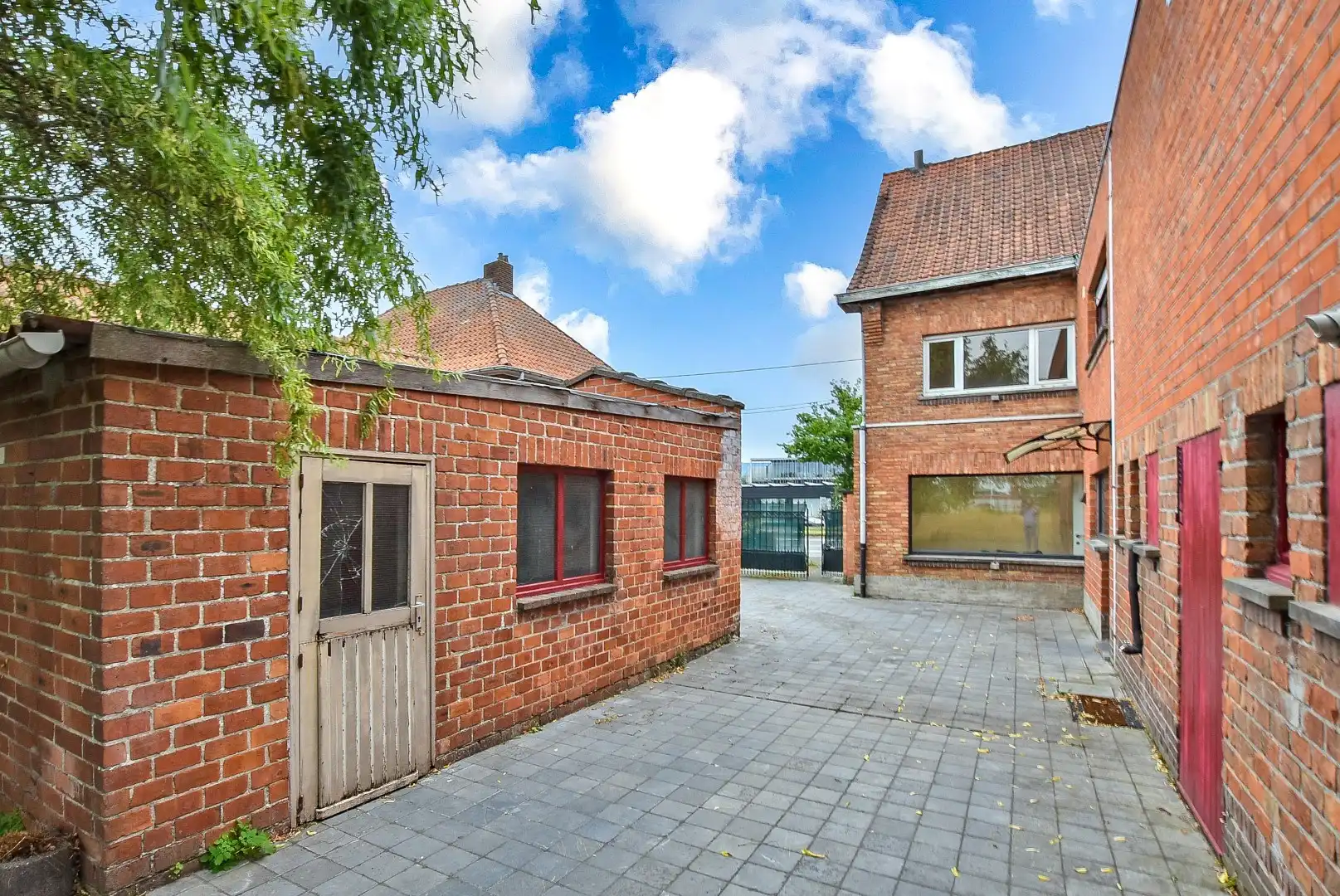 Halfopen bebouwing met mogelijkheid tot 7 slaapkamers, 2 badkamers en grote tuin in Aalter foto 11