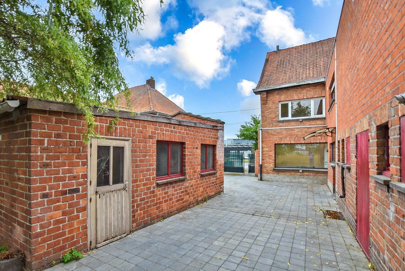 Halfopen bebouwing met mogelijkheid tot 7 slaapkamers, 2 badkamers en grote tuin in Aalter foto 11