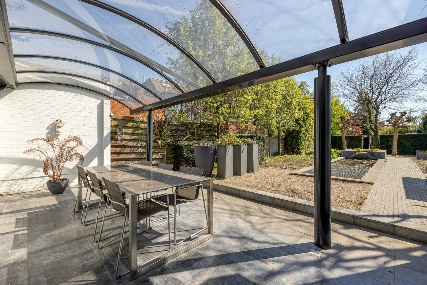 Instapklare gezinswoning met polyvalente ruimte en zonnige tuin in het centrum van Zwijndrecht foto 3
