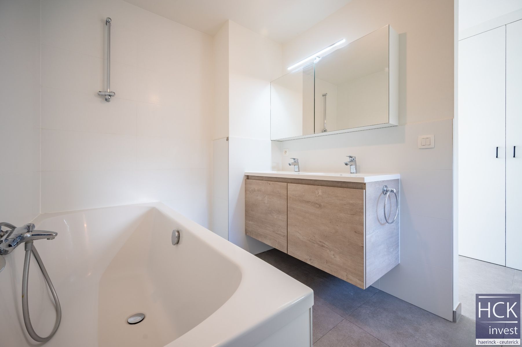 KRUISHOUTEM - Gerenoveerde en instapklare woning met 4 SLPK! foto 18