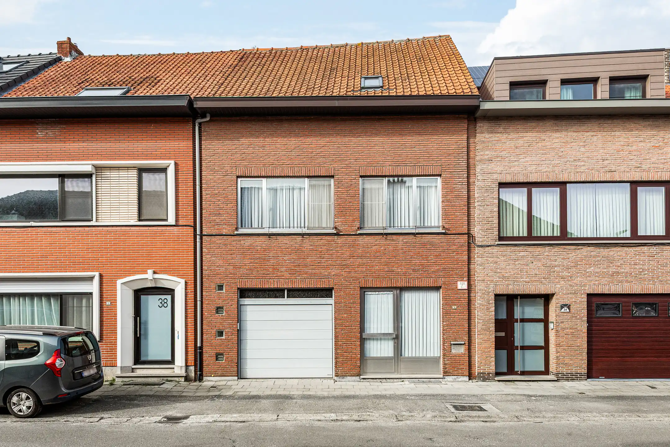 Ruime woning met garage en mooie tuin op fijne locatie foto 3