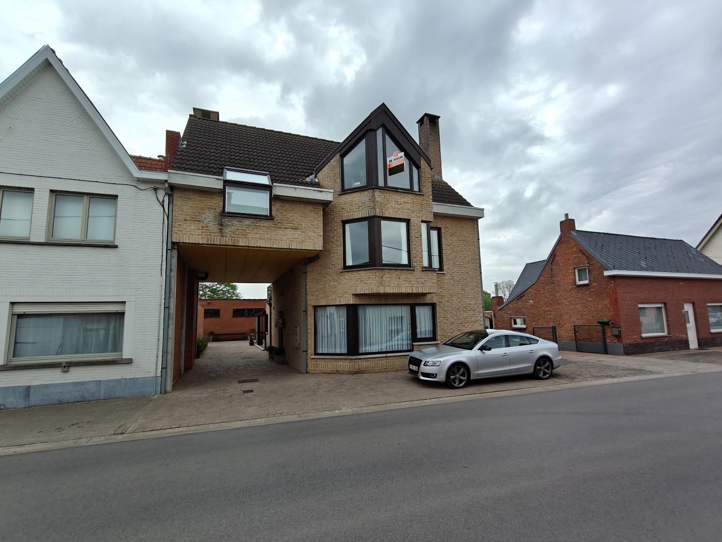 Appartement met terras en garage op de tweede verdieping foto {{pictureIndex}}