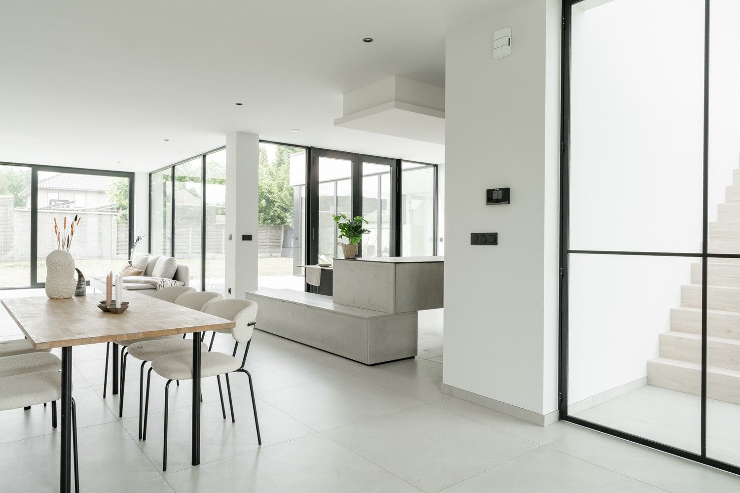 Prachtige luxueuze villa met enorme raampartijen foto 7