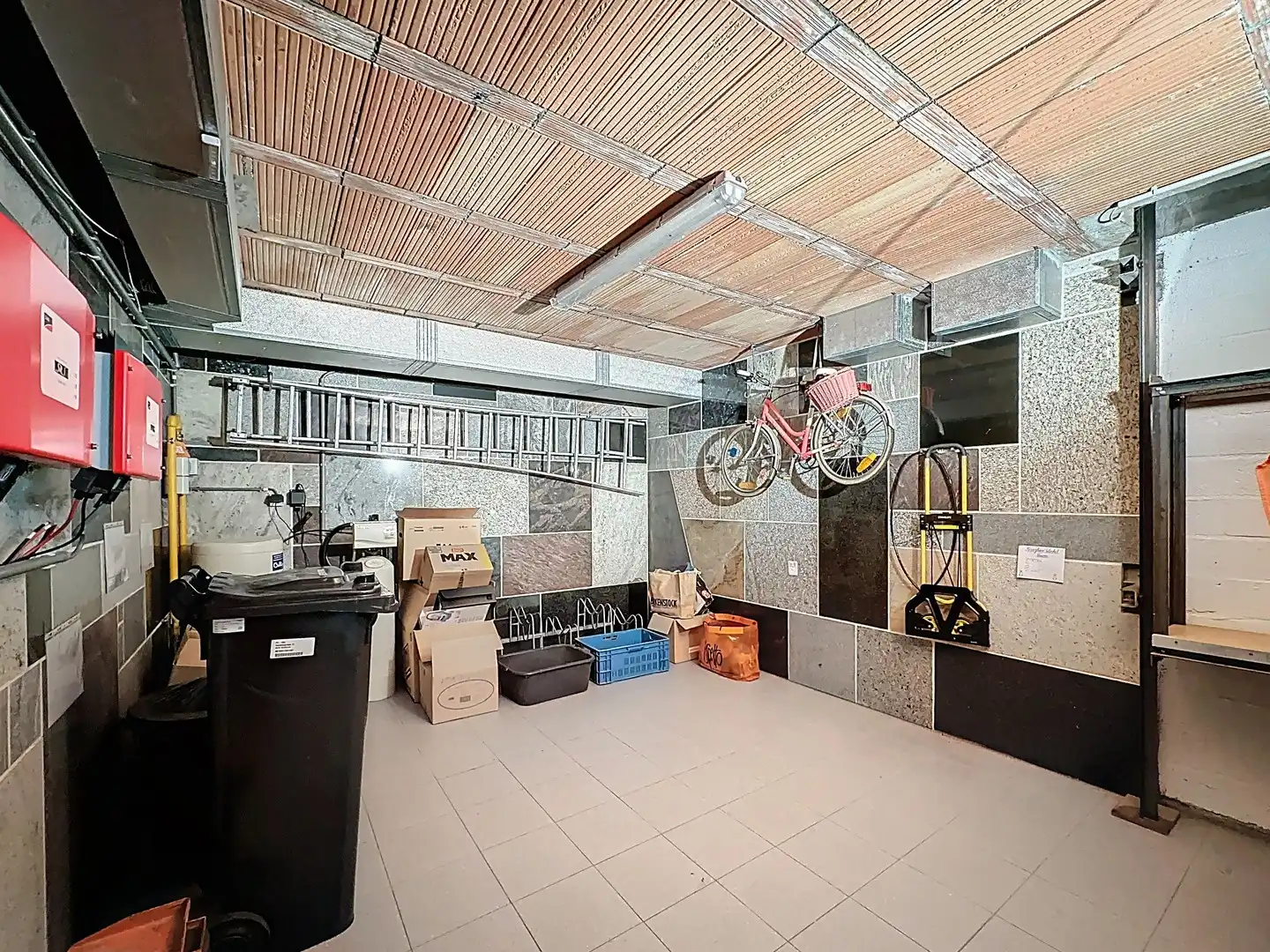 Zeer ruime villa met 4 slaapkamers, grote tuin  (869m²) en volledig onderkelderd. foto 15