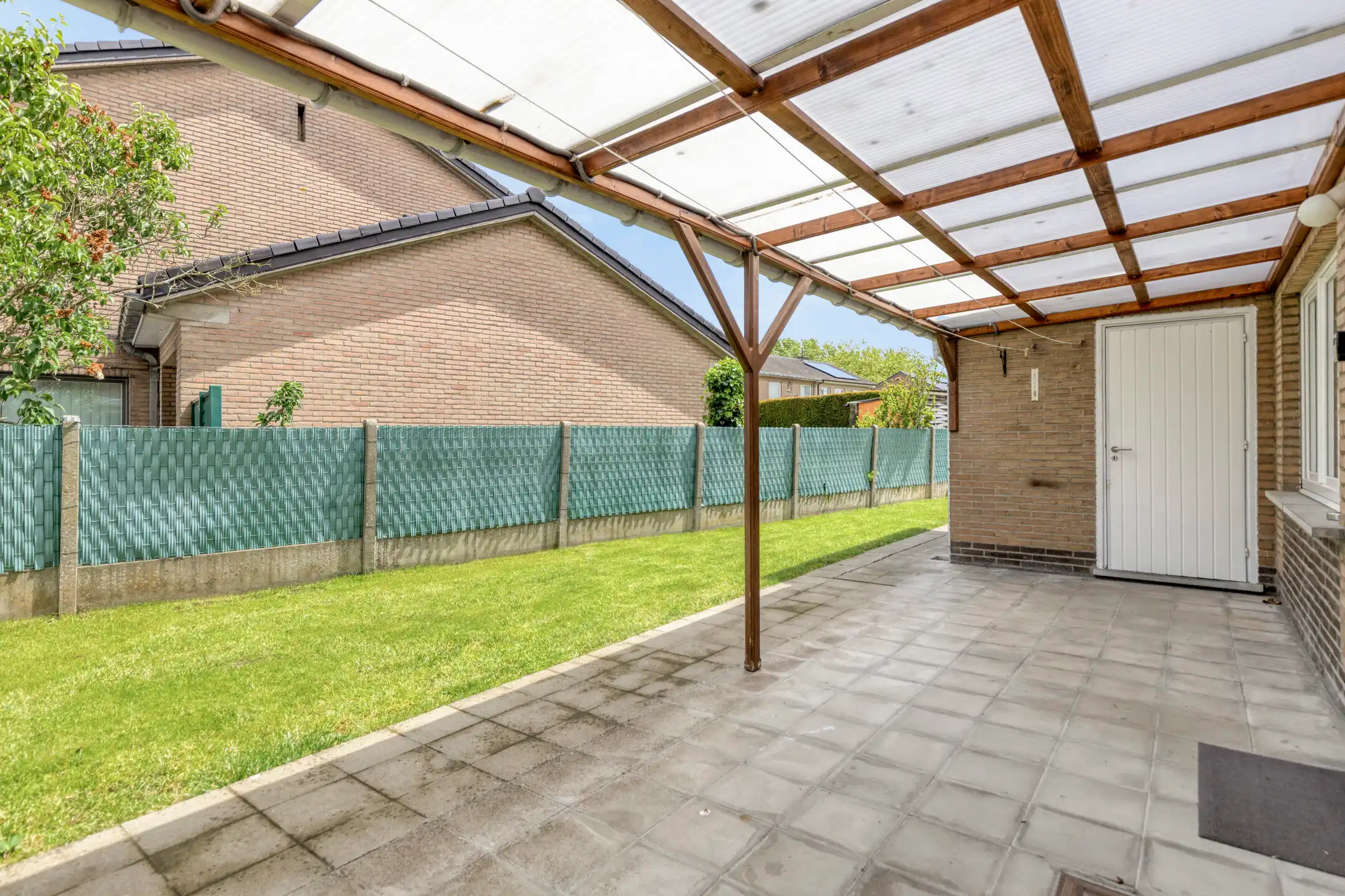 Ruime 3-gevelwoning met 4 slaapkamers en tuin te koop foto 13
