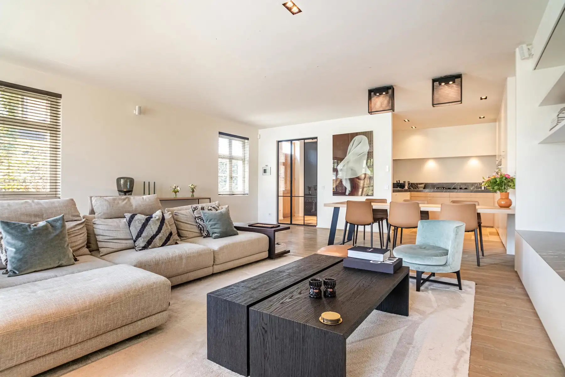 Exclusieve instapklare woning met zwembad en open groenzicht foto 47