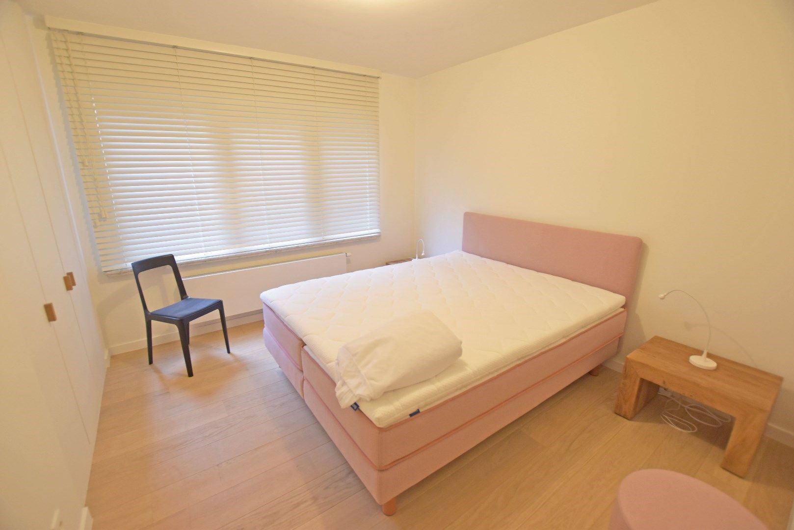 Mooi gemeubeld appartement in hartje Zoute met lateraal zeezicht!  foto 4