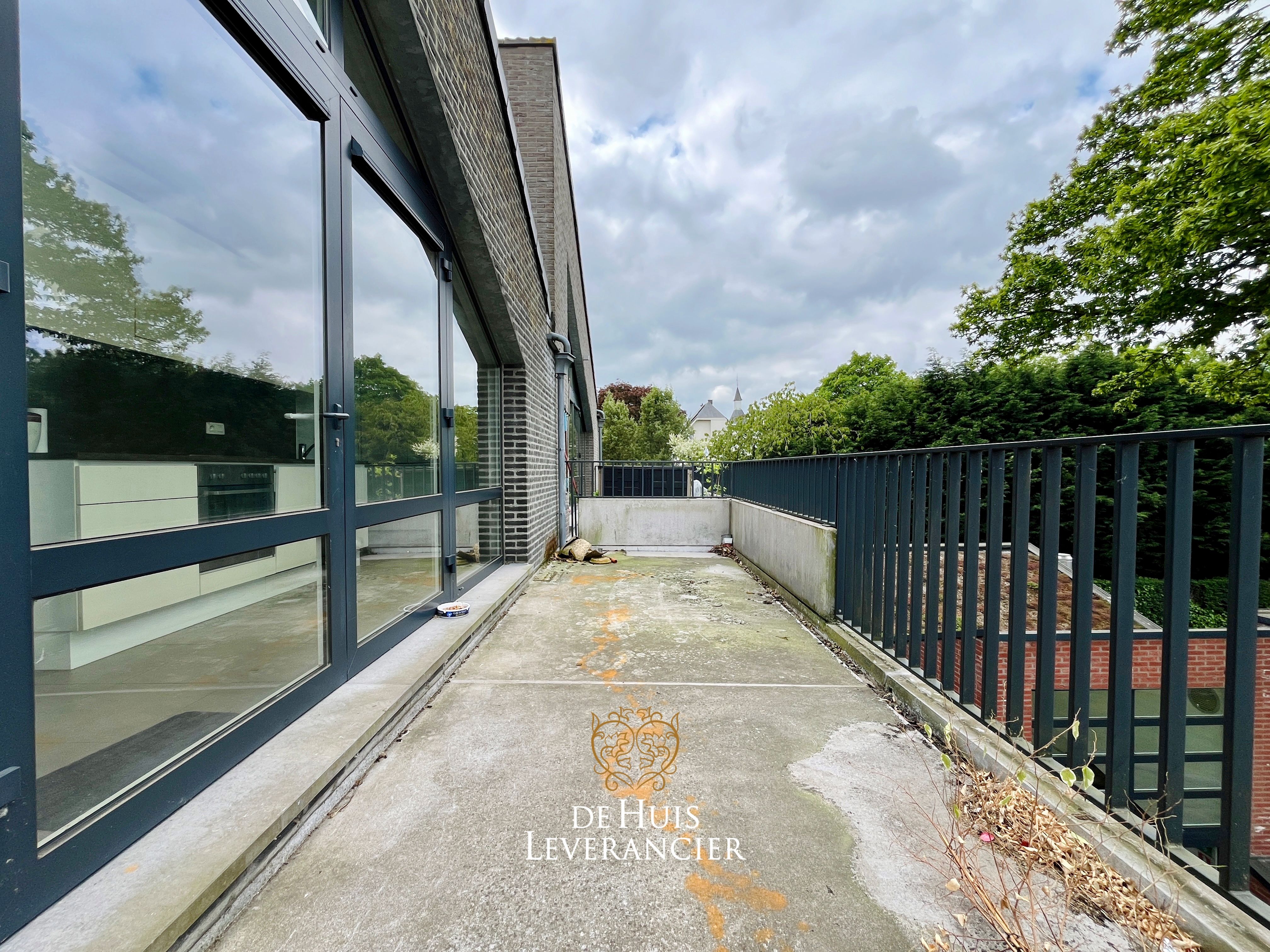 Luxueuze serviceflat met 1 slk en ruim terras foto 2