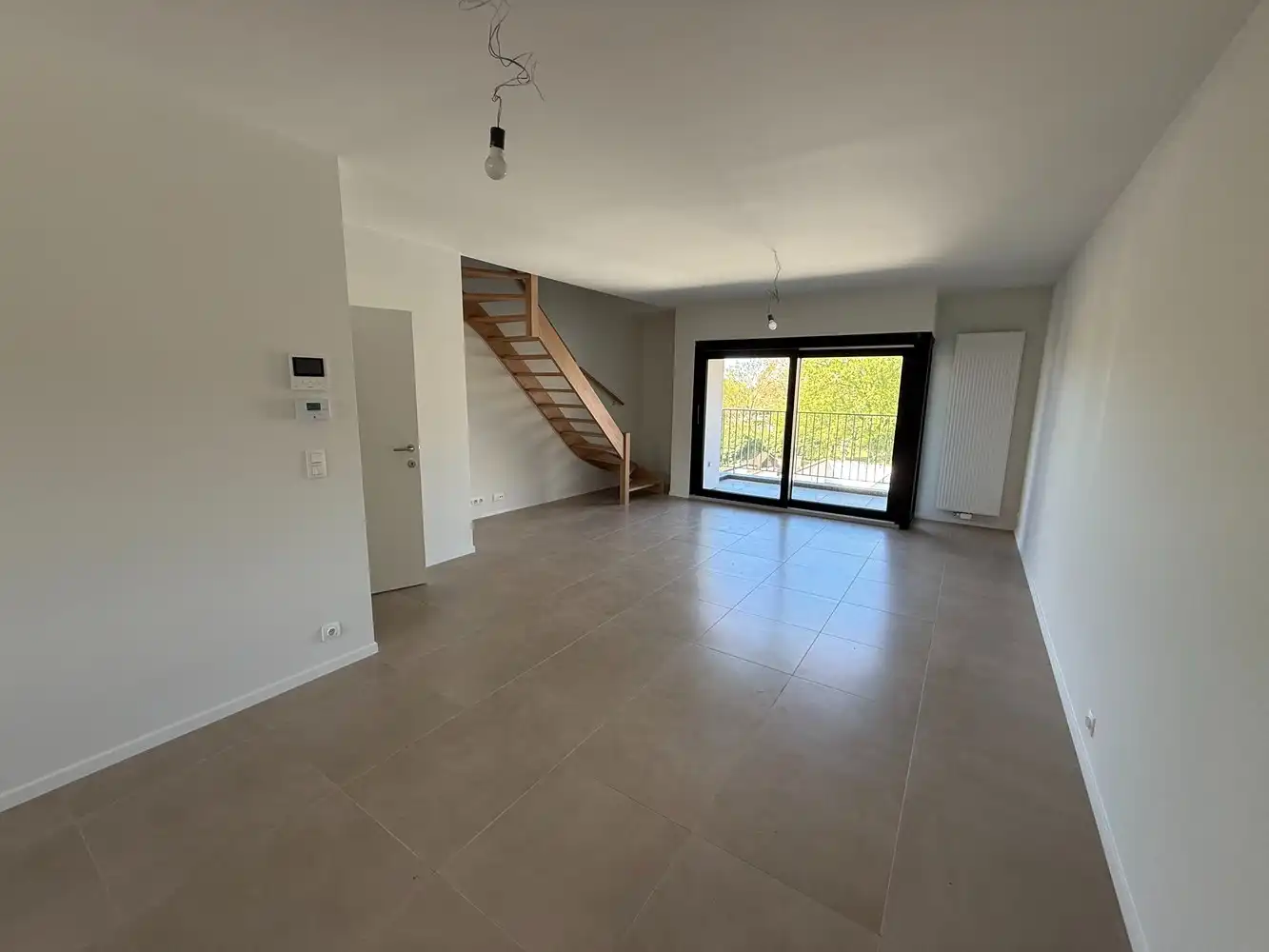 Ruim duplex nieuwbouwappartement met 2 slaapkamers én parkeerplaats! foto 2