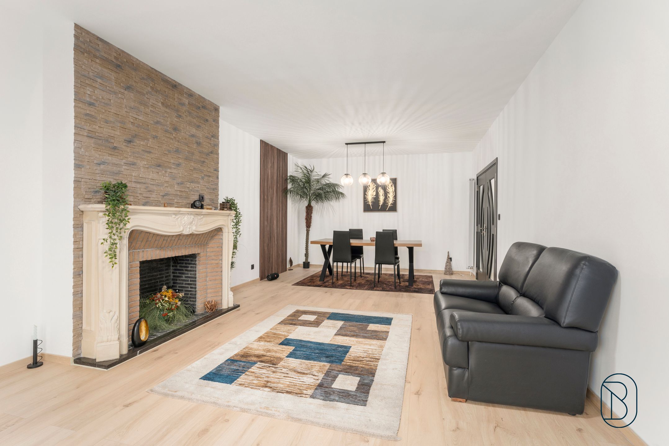 Modern gerenoveerd appartement met garage foto 2