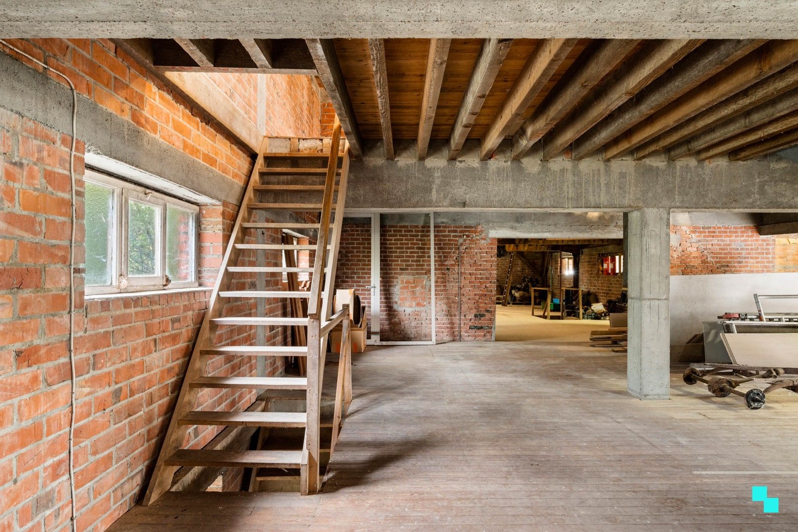 Authentiek bedrijfsgebouw met mogelijkheid tot geïntegreerde woonst foto 17