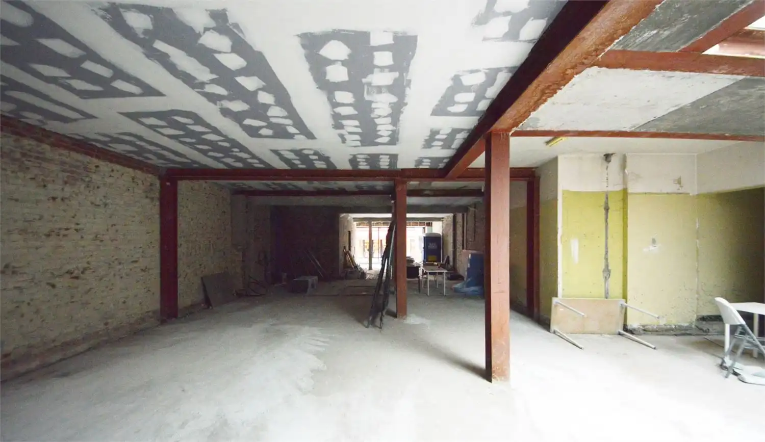 VERNIEUWD COMMERCIEEL GELIJKVLOERS NABIJ GROTE MARKT foto 7