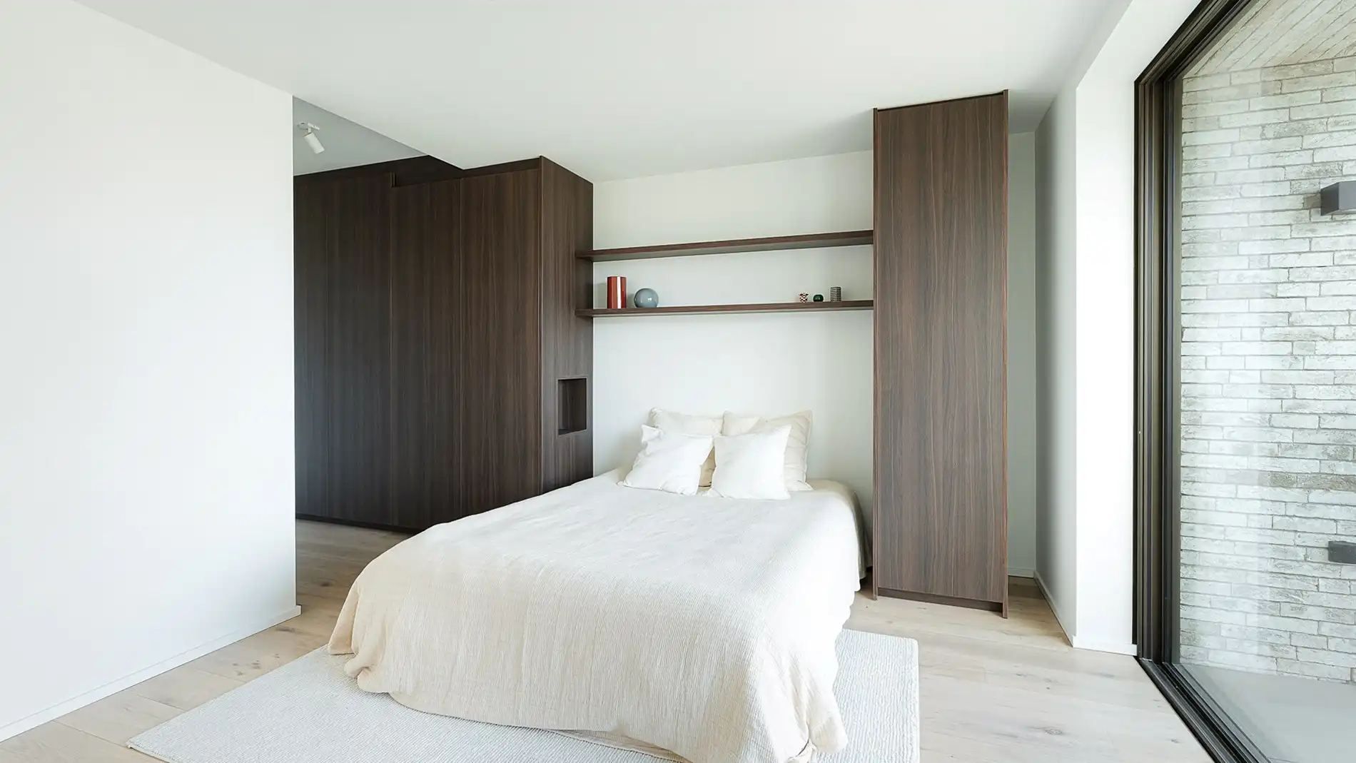 Exclusief verblijf met lift, terrassen en uitzonderlijke volumes in een groene-autovrije verkaveling te Knokke. foto 16