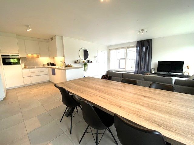 Instapklaar, opgeschilderd - éénslaapkamer appartement nabij Mol-centrum + autostaanplaats +groot terras foto 5