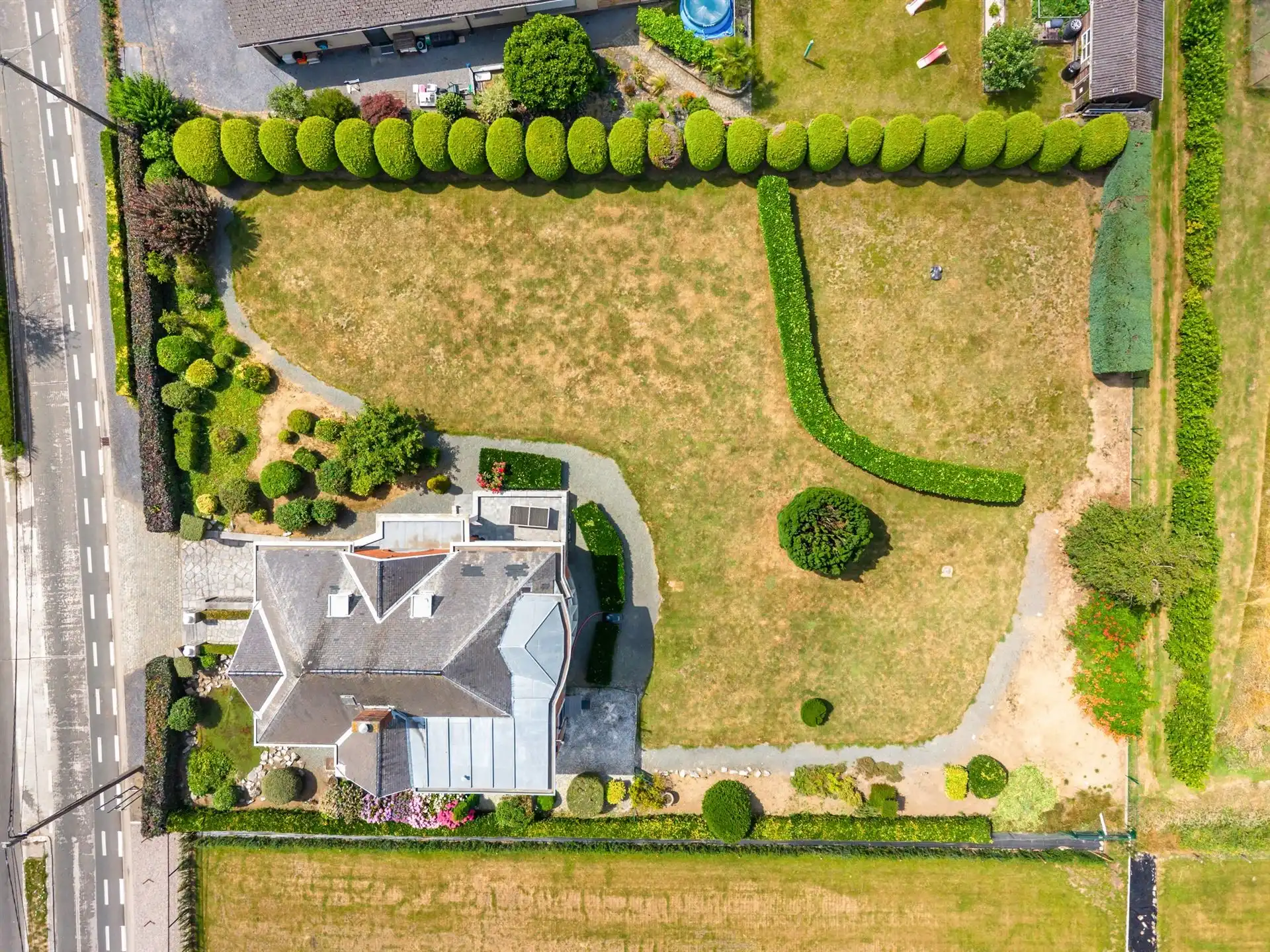 Prachtige karaktervolle woning met (4 slk) op meer dan 18are foto 2