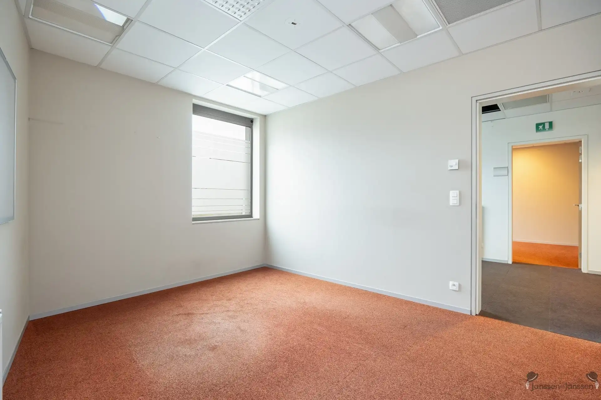 Commercieel gebouw met parkeergelegenheid! foto 17