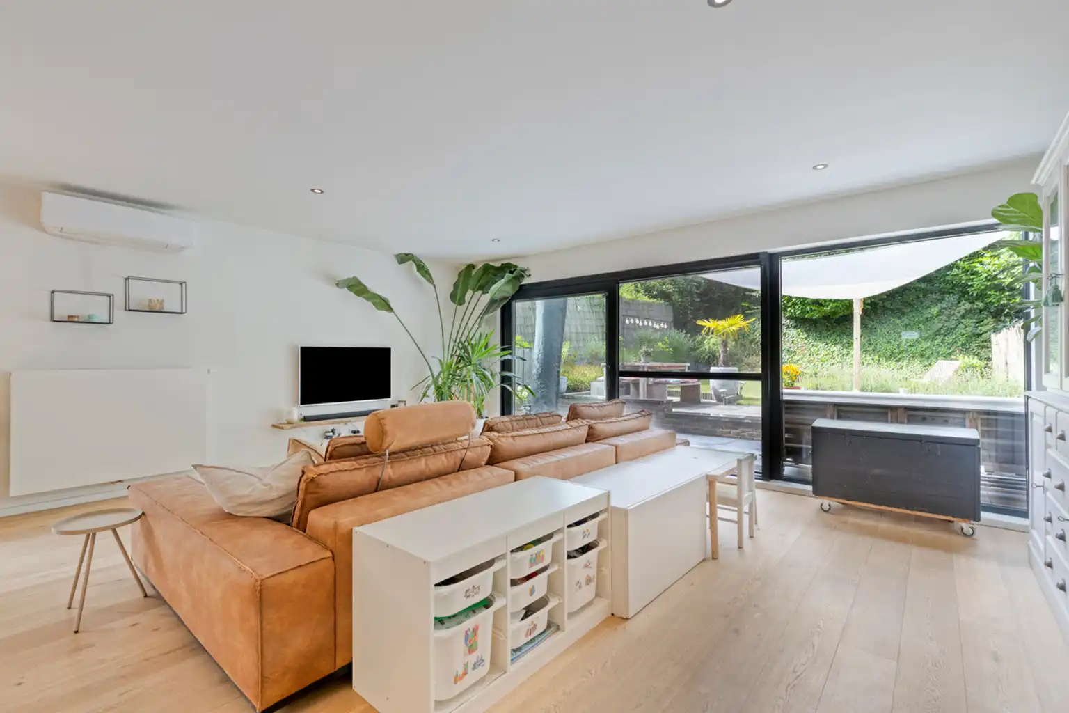 Instapklaar 2-slaapkamerappartement met tuin en garage foto 21