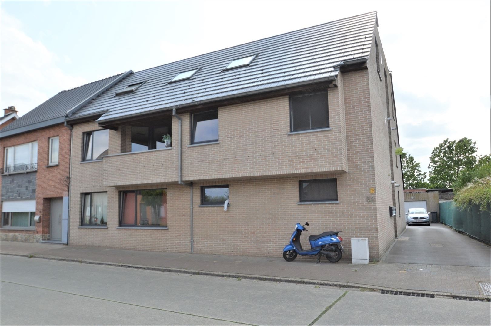 Instapklaar appartement op eerste verdieping met terras en garage. foto 2
