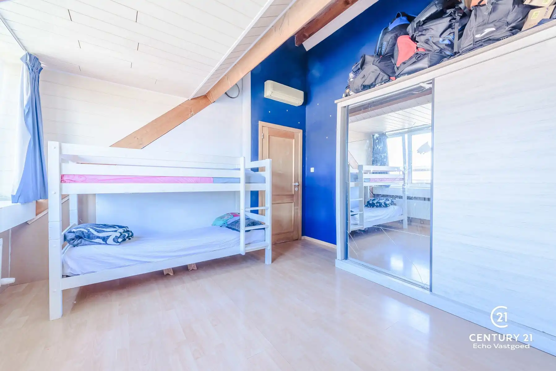 Ruime, gerenoveerde woning met 4 slpk en stadstuin foto 4