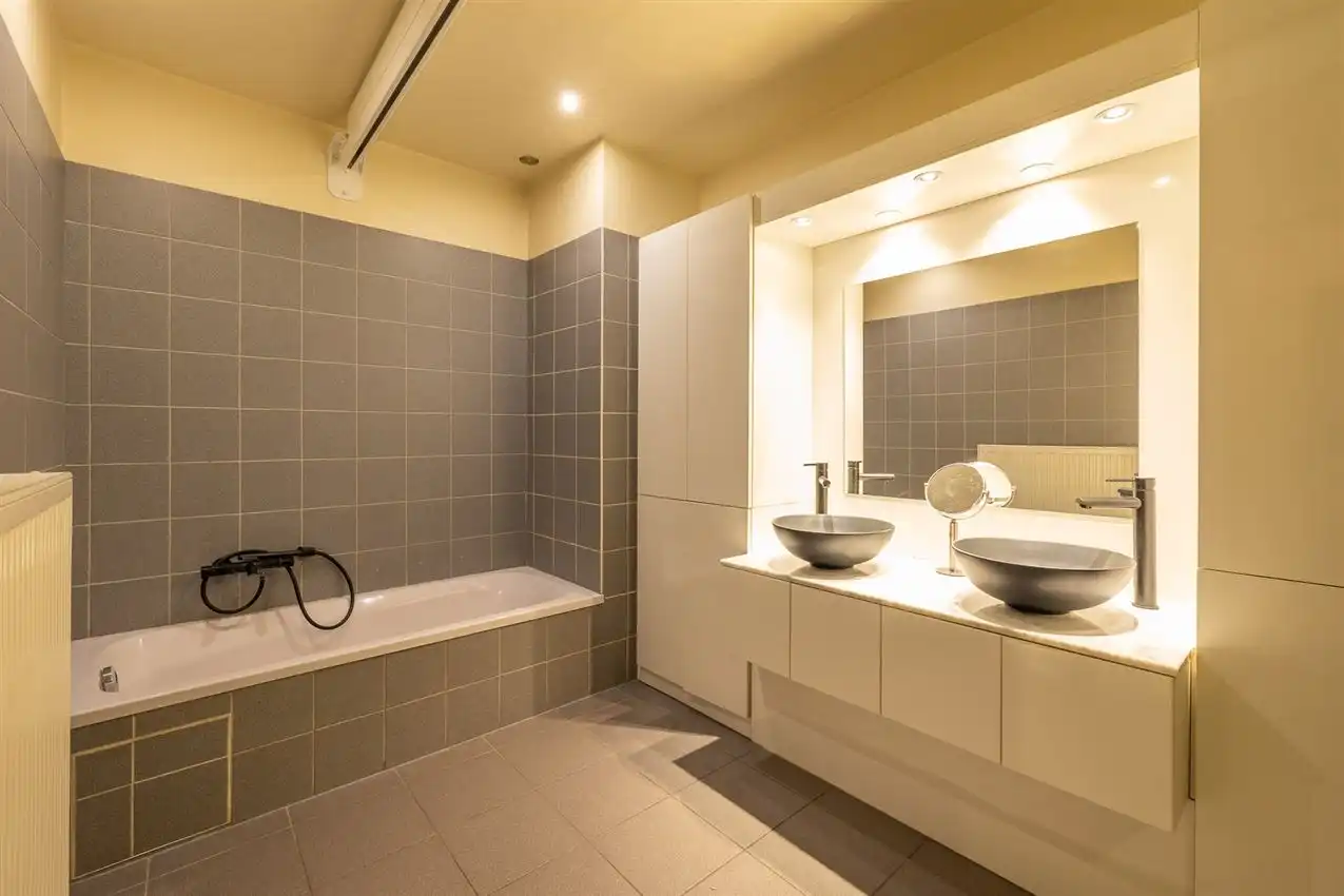 2slk appartement met grote garage in het centrum foto 17