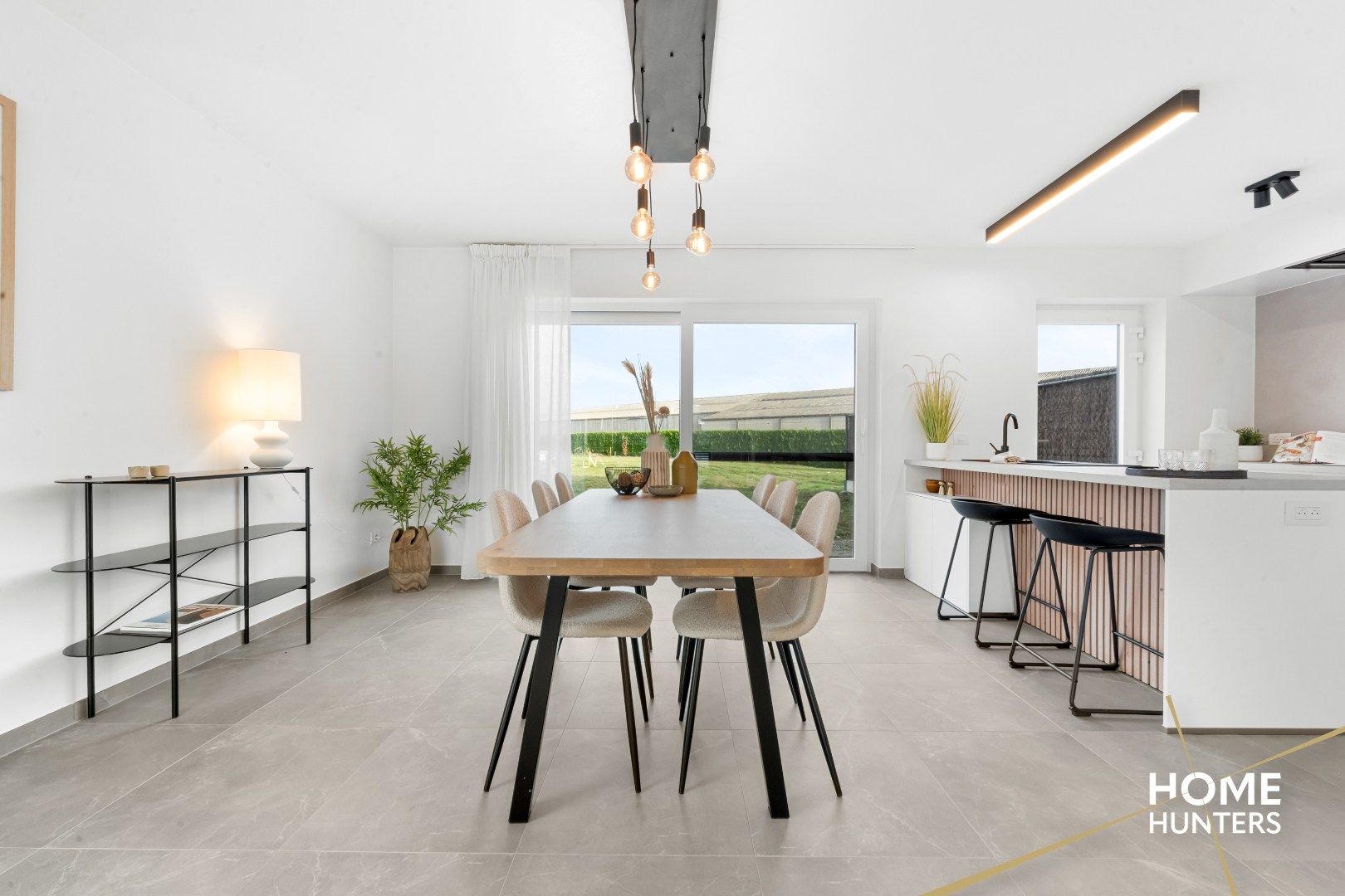 Luxueus afgewerkte halfopen nieuwbouwwoning met vergezichten foto 6