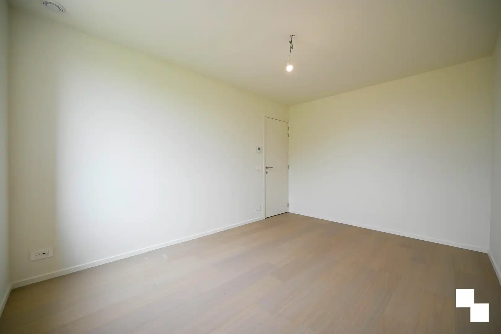 Hoogwaardig afgewerkte halfopen nieuwbouwwoning foto 17
