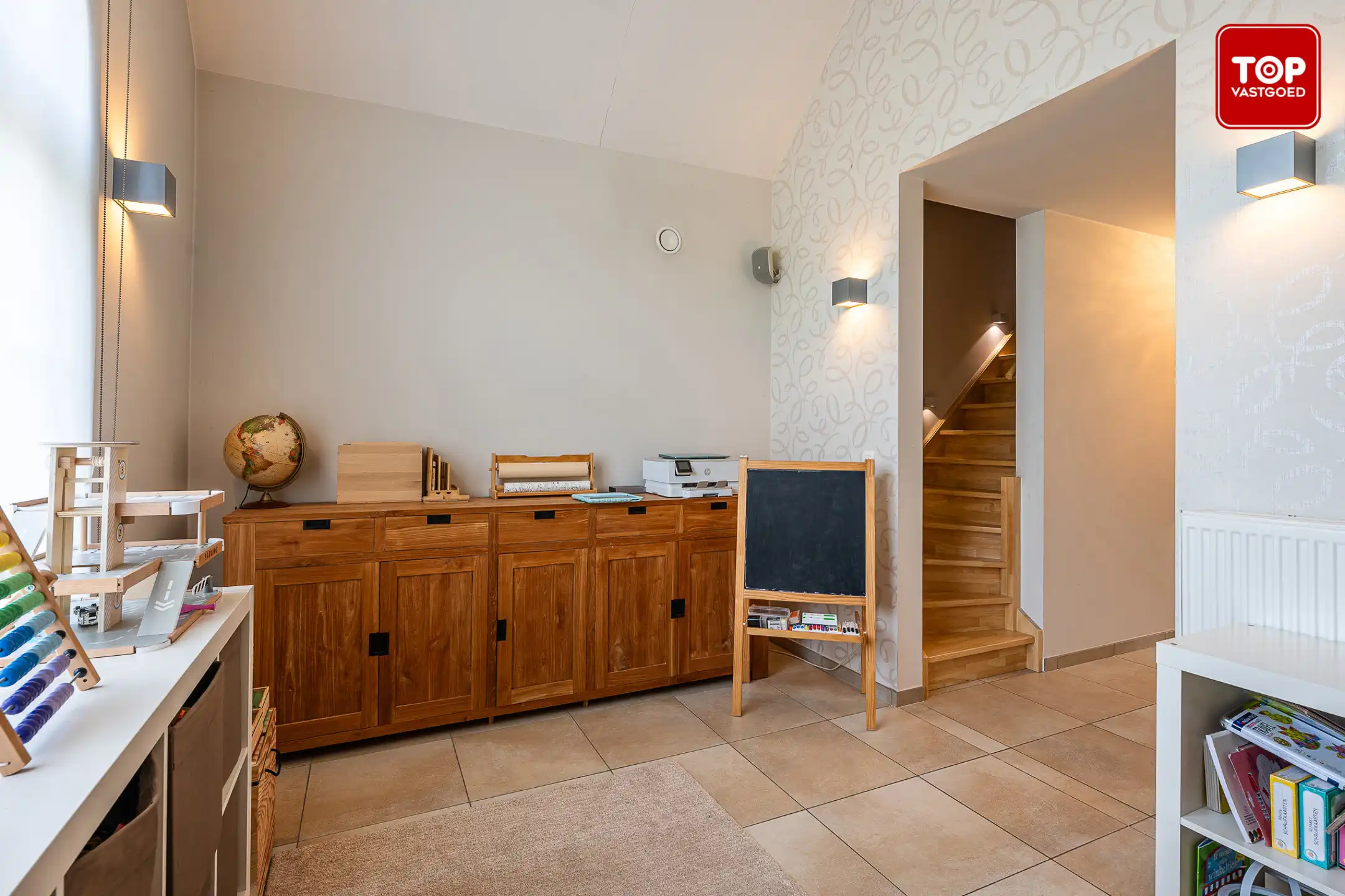 Instapklare woning met 4 slaapkamers en zonnige, zuidgerichte tuin. foto 2