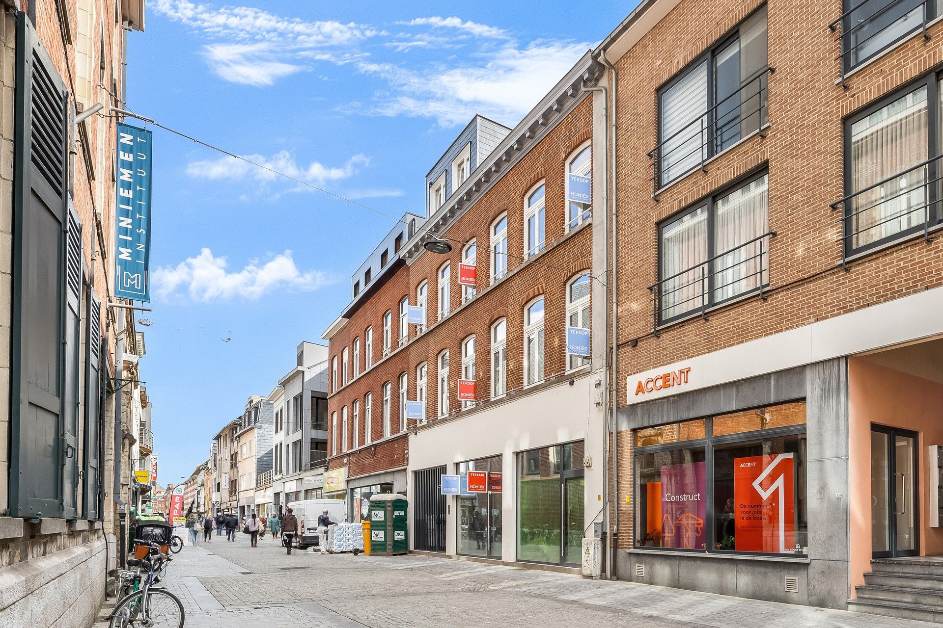 Handelsruimte met veel visibiliteit op toplocatie foto {{pictureIndex}}