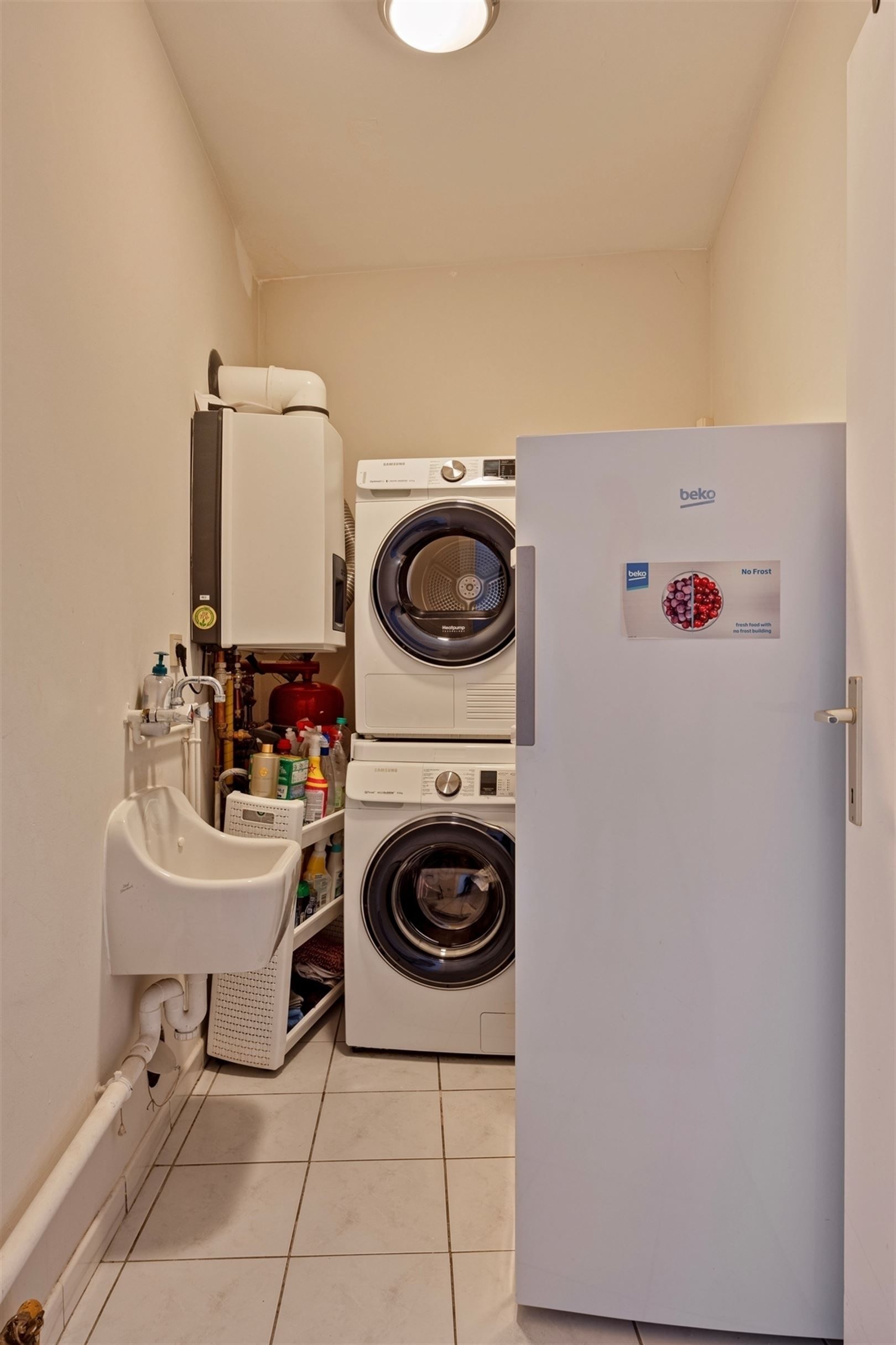 TE HUUR: Ruim gerenoveerd appartement met 3 slaapkamers te Heusden! foto 16