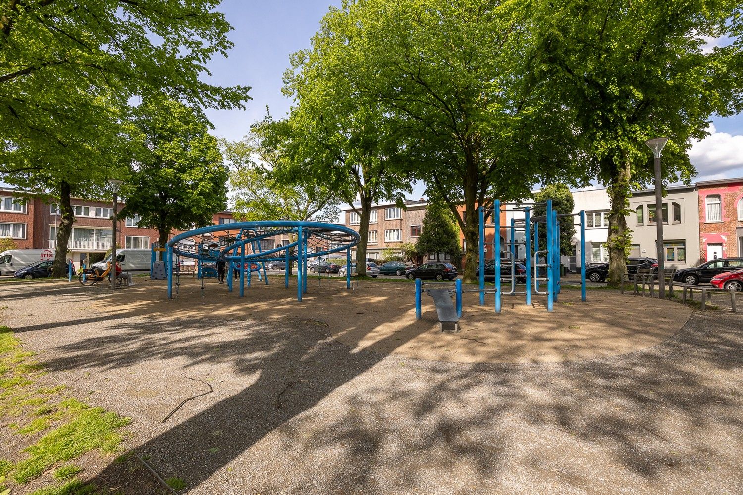 Gerenoveerde woning met 4 slaapkamers foto 6