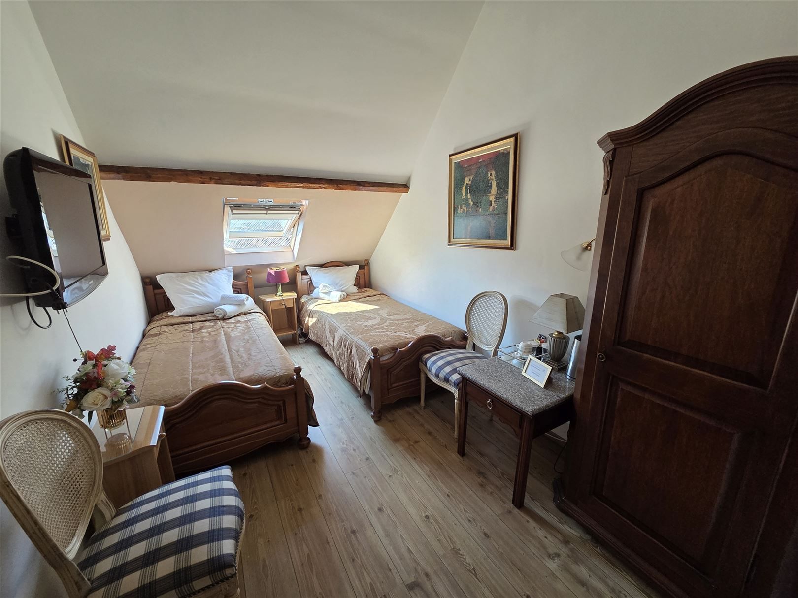 Veelzijdig gebouw: restaurant, hotel en feestzaal te Rebaix foto 18