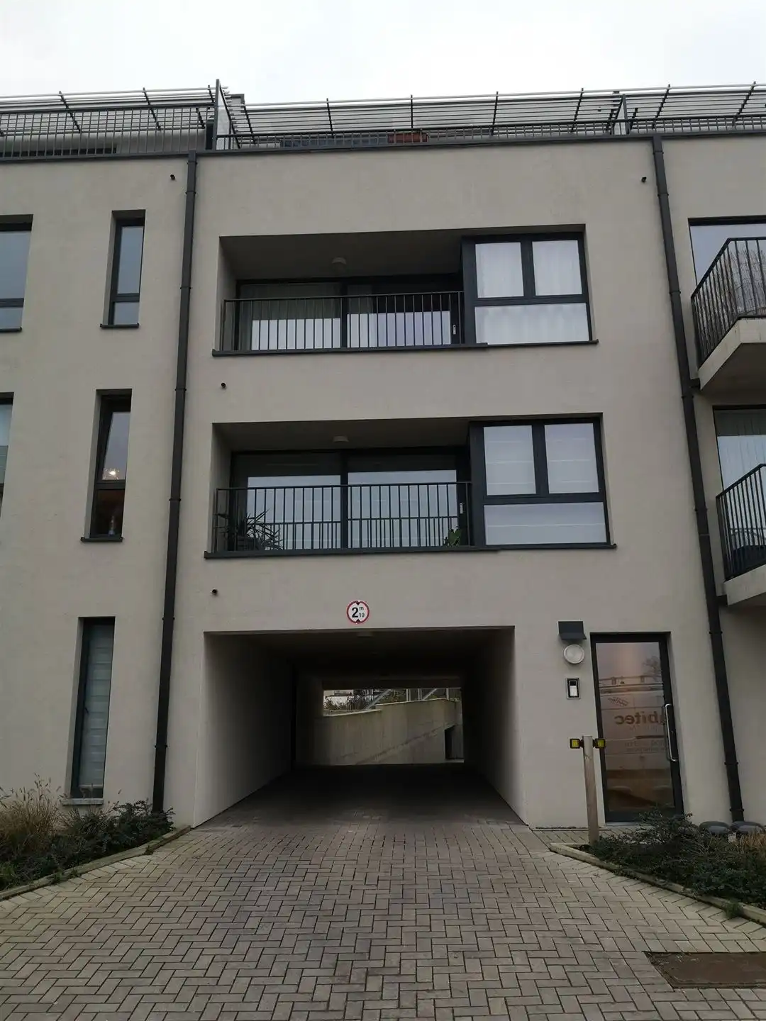 Mooi appartement met 1 slaapkamer in een recent gebouw + pkg foto {{pictureIndex}}