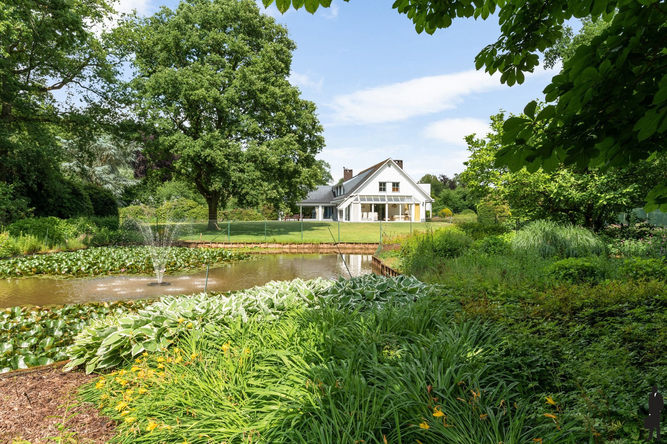 Hoofdfoto van de publicatie: Charmante villa op uniek domein in Schilde