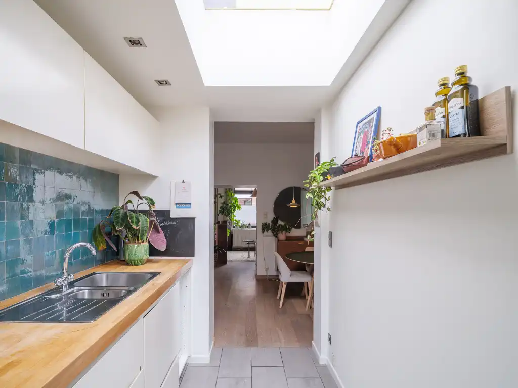 Charmante rijwoning met drie slaapkamers en een geborgen, gezellige buitenruimte foto 7