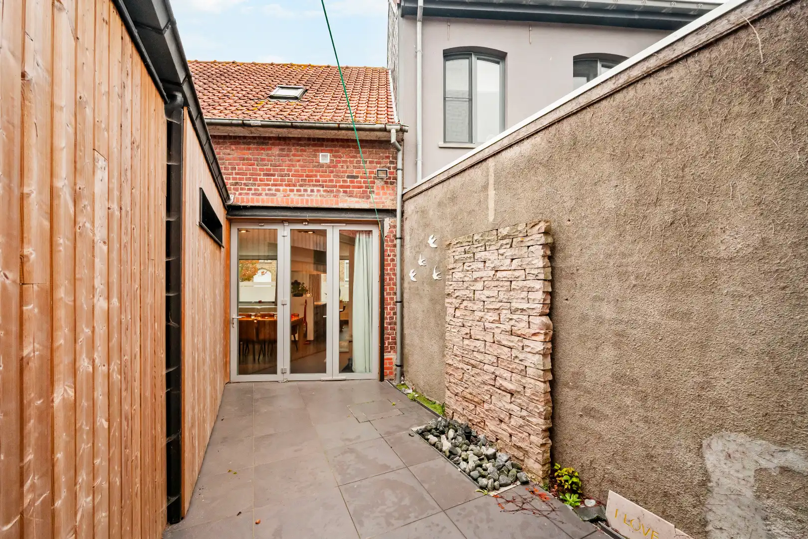 Verrassend ruime woning met grote garage en polyvalente ruimte in de dorpskern van Boezinge! foto 19